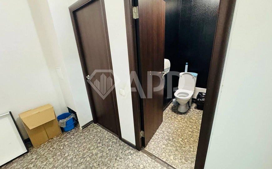 Кабинеты/Опен спейс/Отд.вход/ 1й этаж/2 санузла/153.1м2/Центр фото