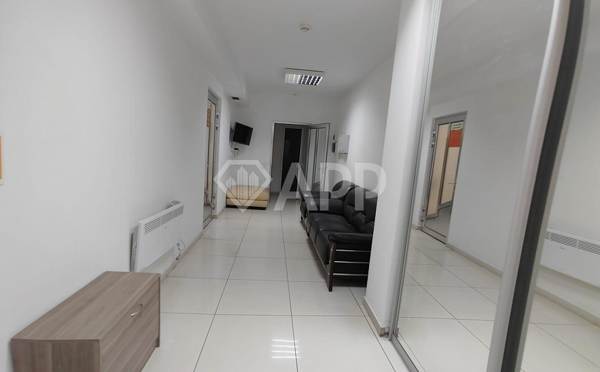 Сдаю офисное помещение, 300 м² фото