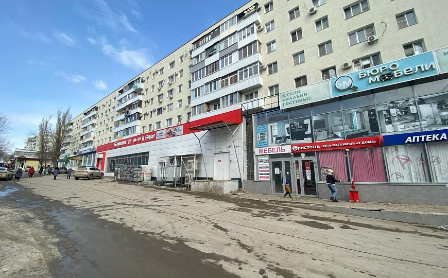 Помещение в торговом комплексе с витринами 215 м² фото