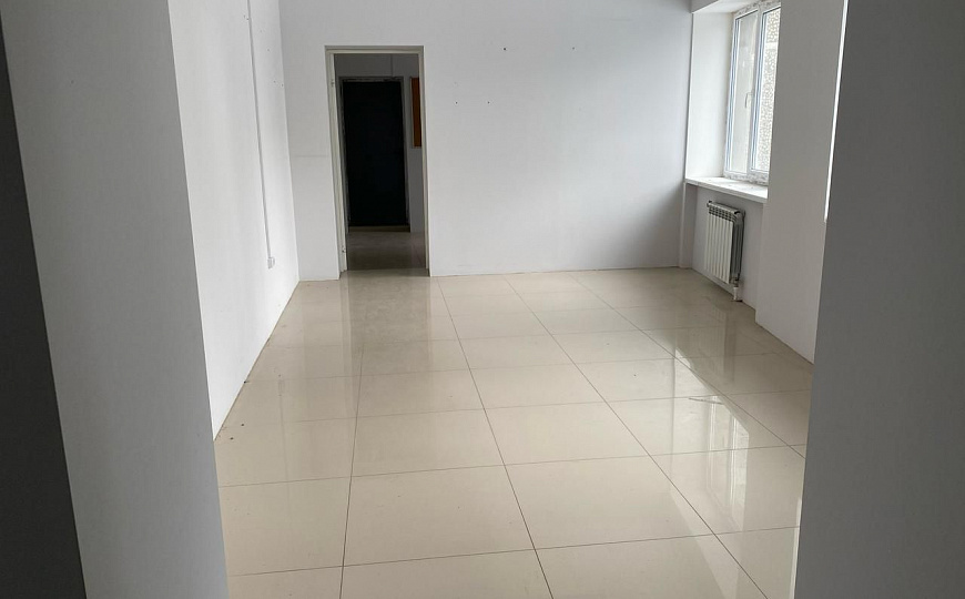 Помещение в торговом комплексе с витринами 215 м² фото