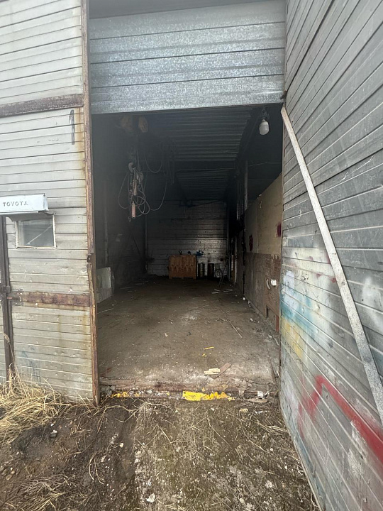 Сдам автосервис 10 боксов (склад, производство) и землю 30 соток фото