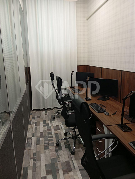 Укомплектованные офисы от 30м2 с парковкой  в центре фото