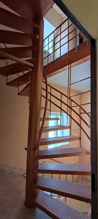 Продам отдельно стоящее здание, 1 250 м² фото