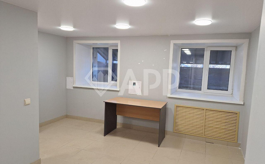 Сдам помещение на первой линии (цоколь с окнами), 20,5м² фото