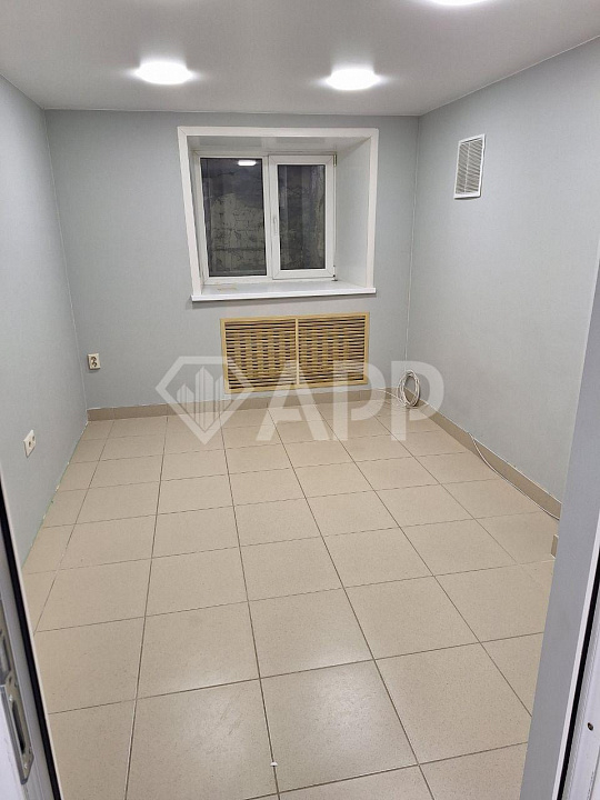 Сдам помещение на первой линии (цоколь с окнами), 20,5м² фото