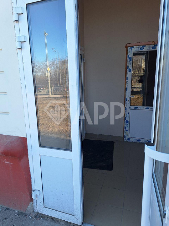 Сдам помещение на первой линии (цоколь с окнами), 20,5м² фото