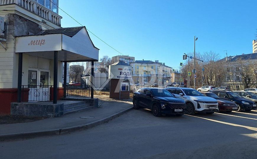 Сдам помещение на первой линии (цоколь с окнами), 20,5м² фото