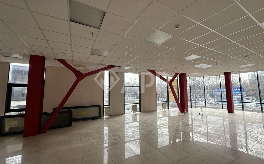 Сдам помещение свободного назначения, 303 м² фото