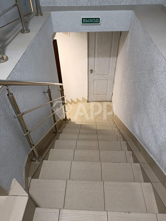 Помещение 551 м² с постоянными арендаторами фото