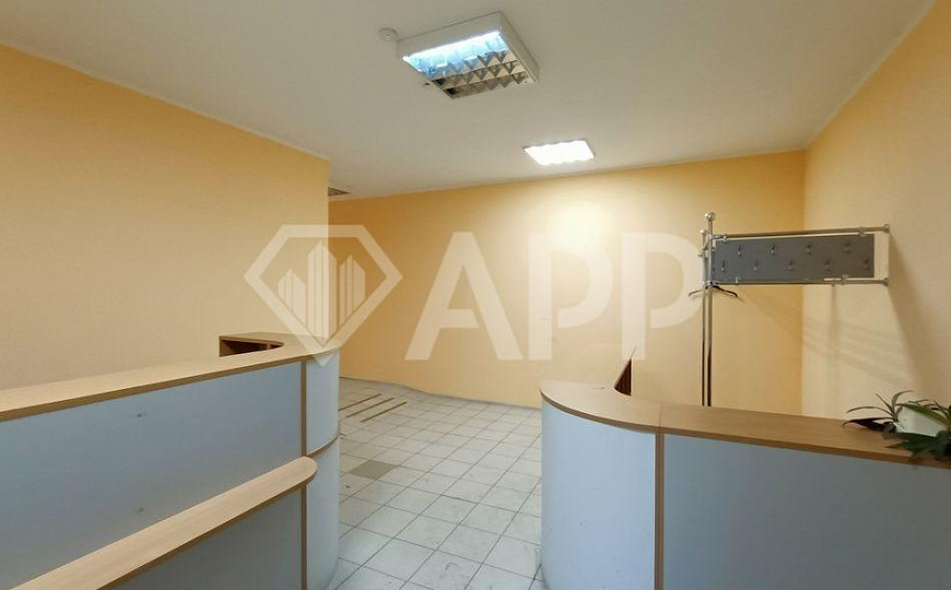 Помещение 551 м² с постоянными арендаторами фото