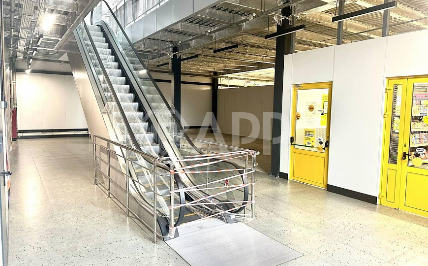 Предлагаются лоты под размещение торговых точек в аренду от 20 кв.м. фото