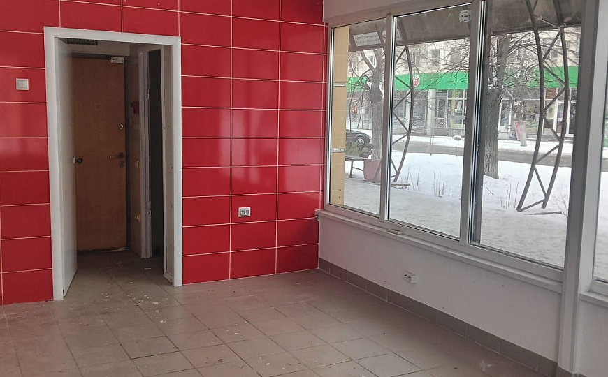 Сдам торговое помещение в проходном месте 30 м² фото