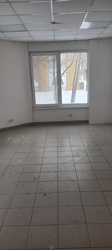Сдам торговое помещение в проходном месте 30 м² фото
