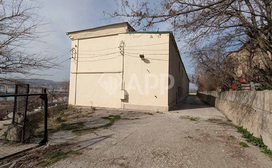 Продаю отдельно стоящее здание, 913 м² фото