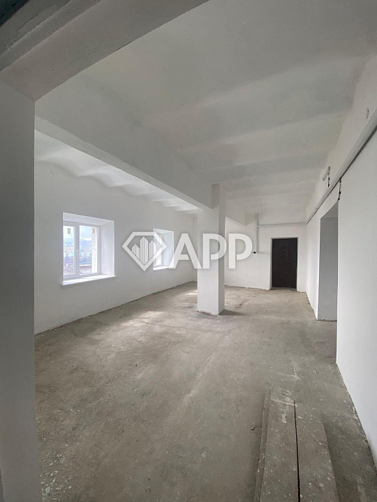 Продаю отдельно стоящее здание, 913 м² фото