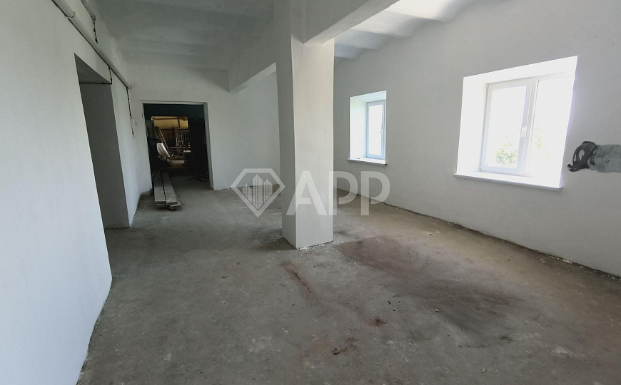 Продаю отдельно стоящее здание, 913 м² фото