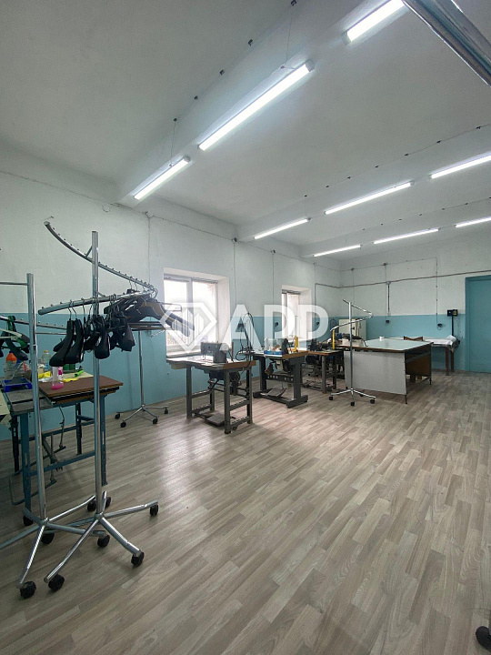 Продаю отдельно стоящее здание, 913 м² фото