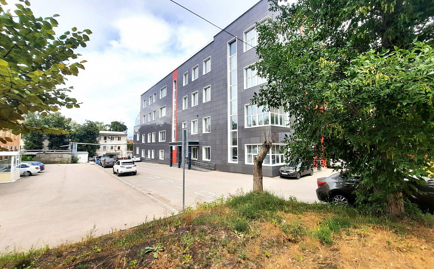 Отдельно стоящее здание с парковкой, 2 400 м² фото