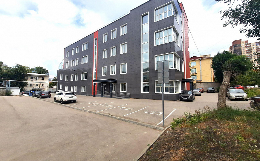 Отдельно стоящее здание с парковкой, 2 400 м² фото