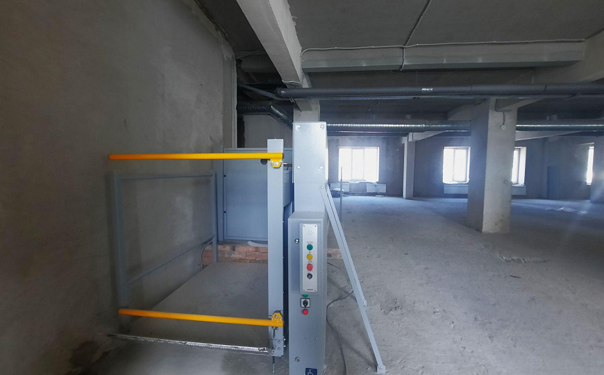 Отдельно стоящее здание с парковкой, 2 400 м² фото