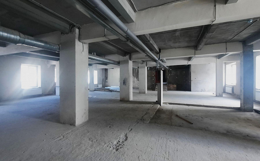 Отдельно стоящее здание с парковкой, 2 400 м² фото
