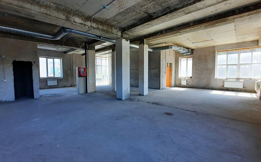 Отдельно стоящее здание с парковкой, 2 400 м² фото