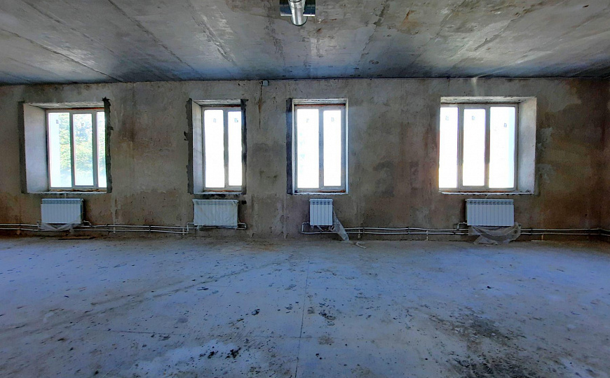 Отдельно стоящее здание с парковкой, 2 400 м² фото