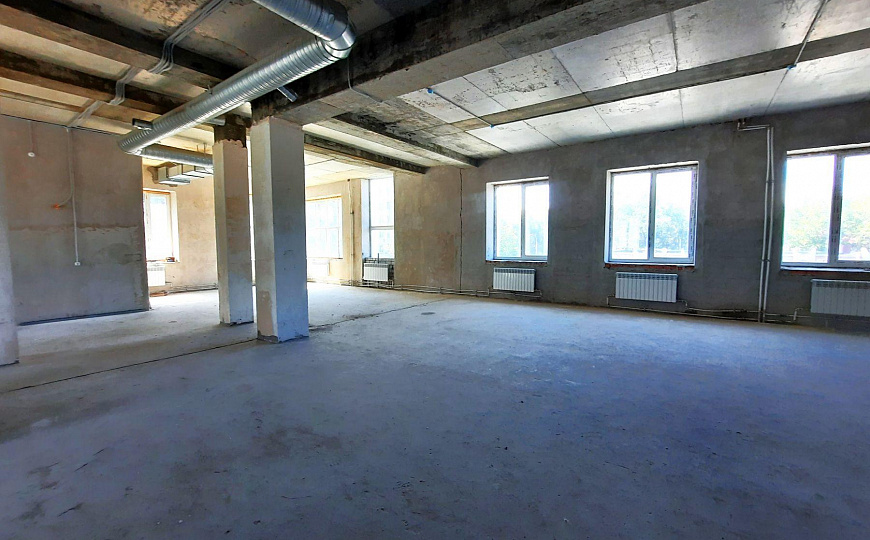 Отдельно стоящее здание с парковкой, 2 400 м² фото
