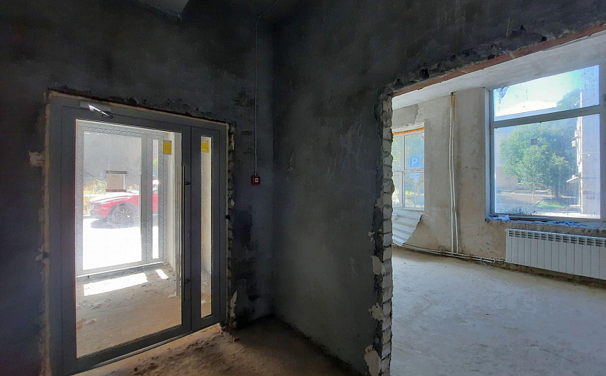 Отдельно стоящее здание с парковкой, 2 400 м² фото
