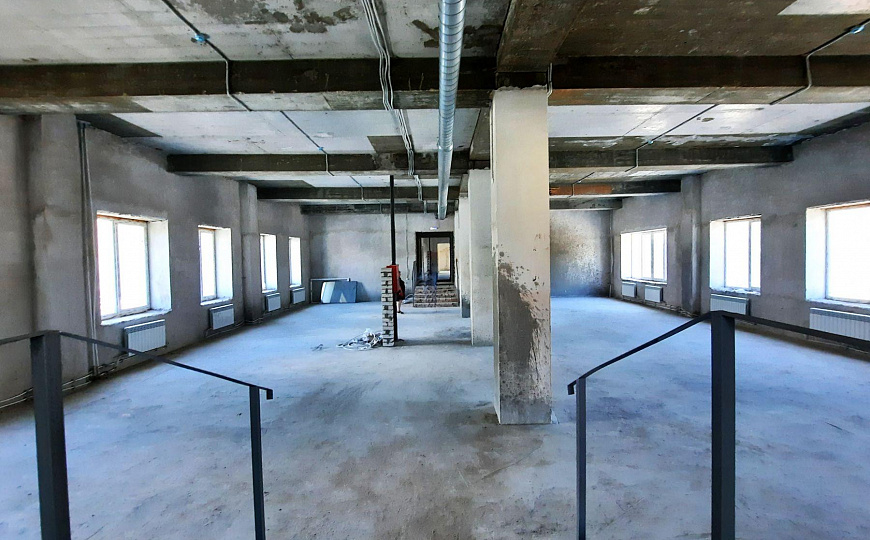 Отдельно стоящее здание с парковкой, 2 400 м² фото