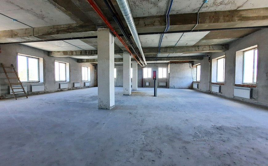Отдельно стоящее здание с парковкой, 2 400 м² фото