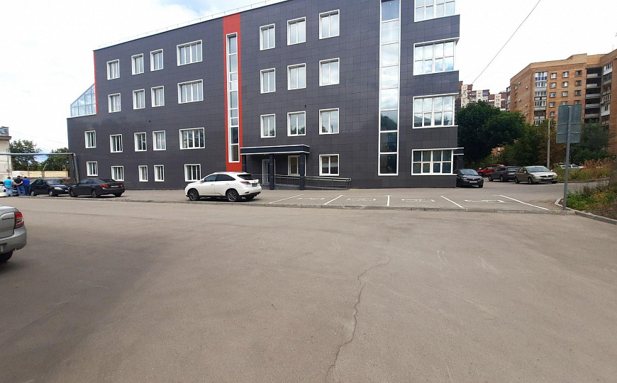 Отдельно стоящее здание с парковкой, 2 400 м² фото