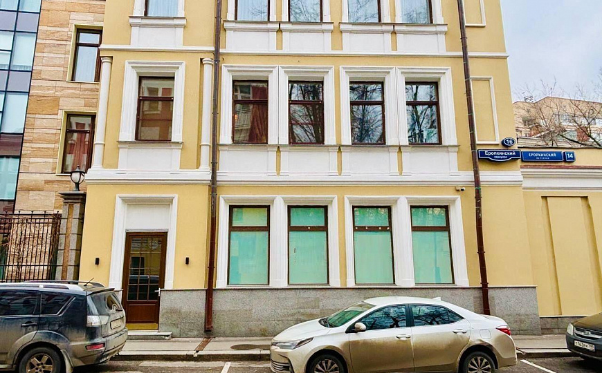 Помещение на первой линии премиального ЖК Еропкинский 16 фото
