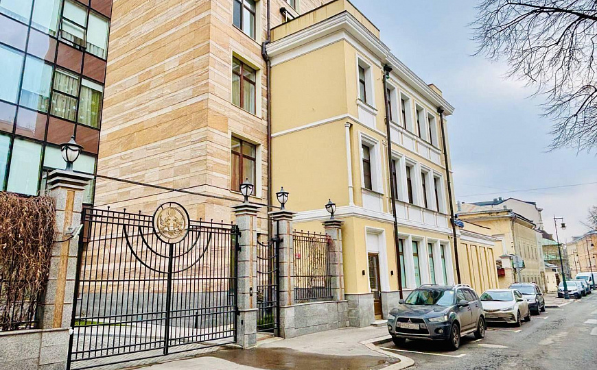 Помещение на первой линии премиального ЖК Еропкинский 16 фото