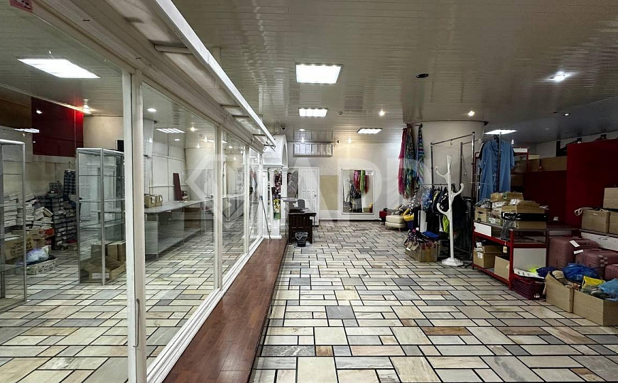 Аренда торговое помещение, 300 м² фото