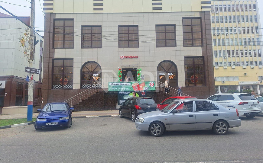 Сдам помещение свободного назначения общей площадью 400 м² в цокольном этаже фото