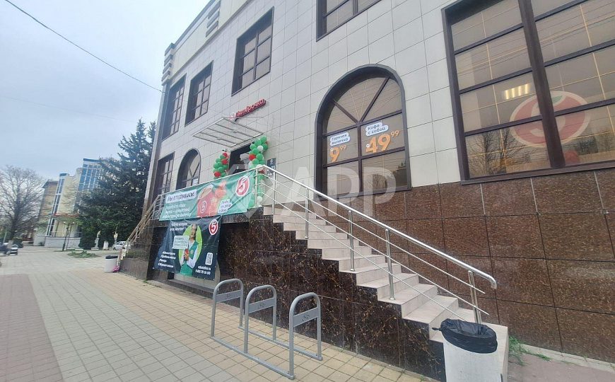 Сдам помещение свободного назначения общей площадью 400 м² в цокольном этаже фото
