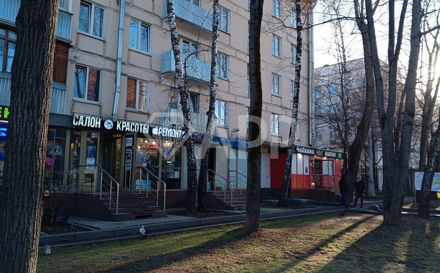 Торговое помещение возле метро фото