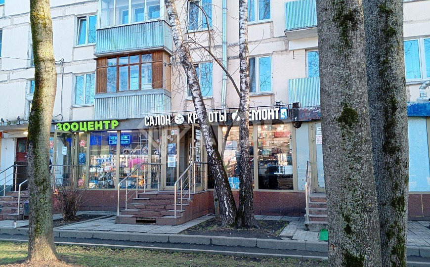 Торговое помещение возле метро фото