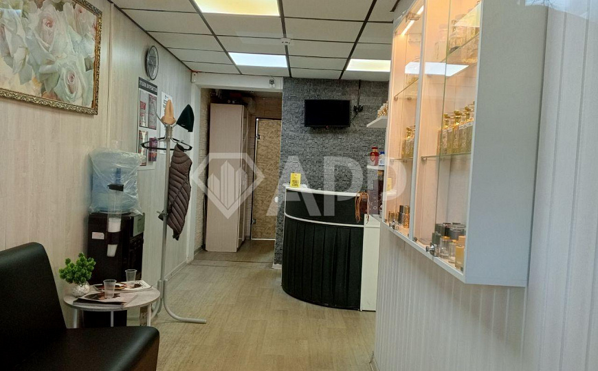 Торговое помещение возле метро фото