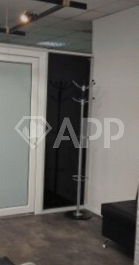 Торговое помещение возле метро фото