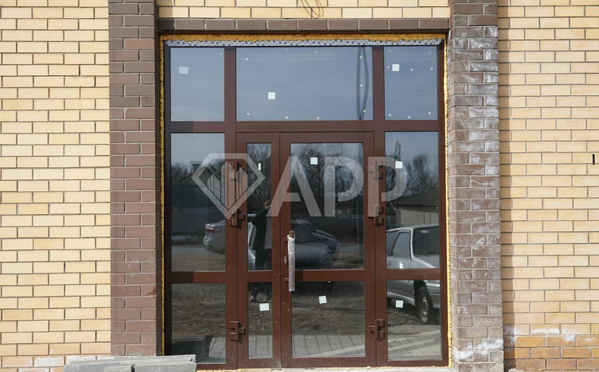 Двухэтажное здание в Арске фото