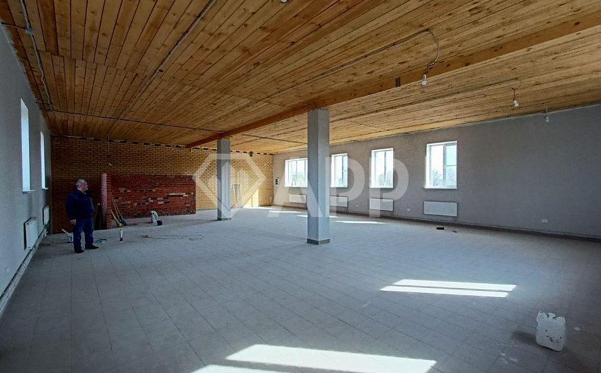 Двухэтажное здание в Арске фото