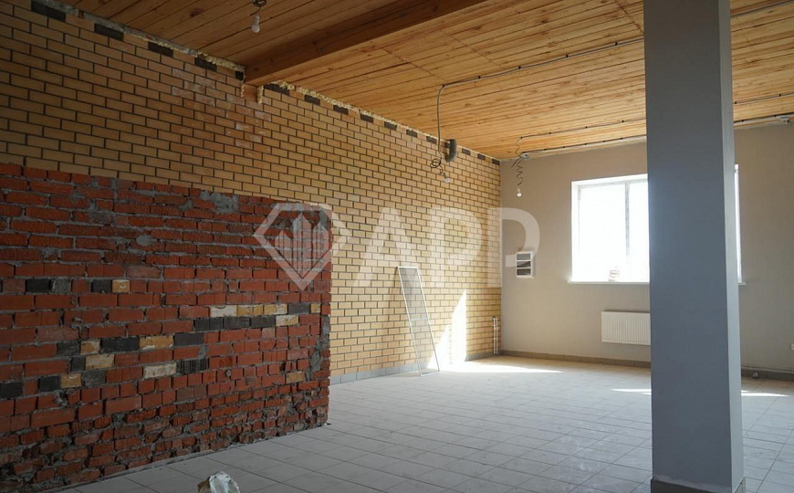 Двухэтажное здание в Арске фото