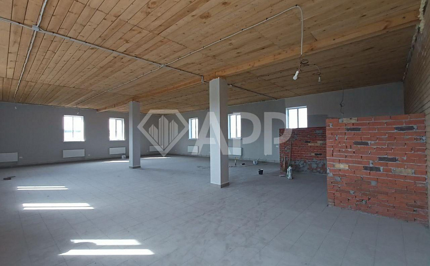 Двухэтажное здание в Арске фото