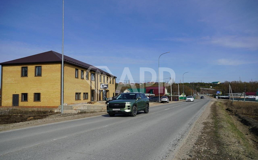 Двухэтажное здание в Арске фото