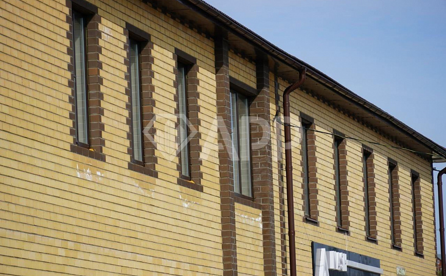Двухэтажное здание в Арске фото