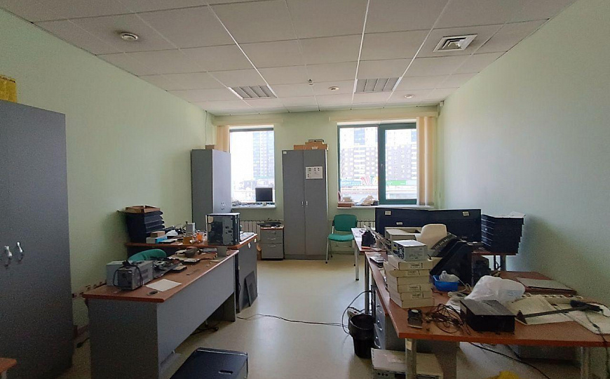 Офис 350 м² на первой линии главной магистрали города фото