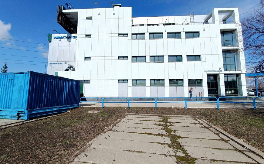 Офис 350 м² на первой линии главной магистрали города фото