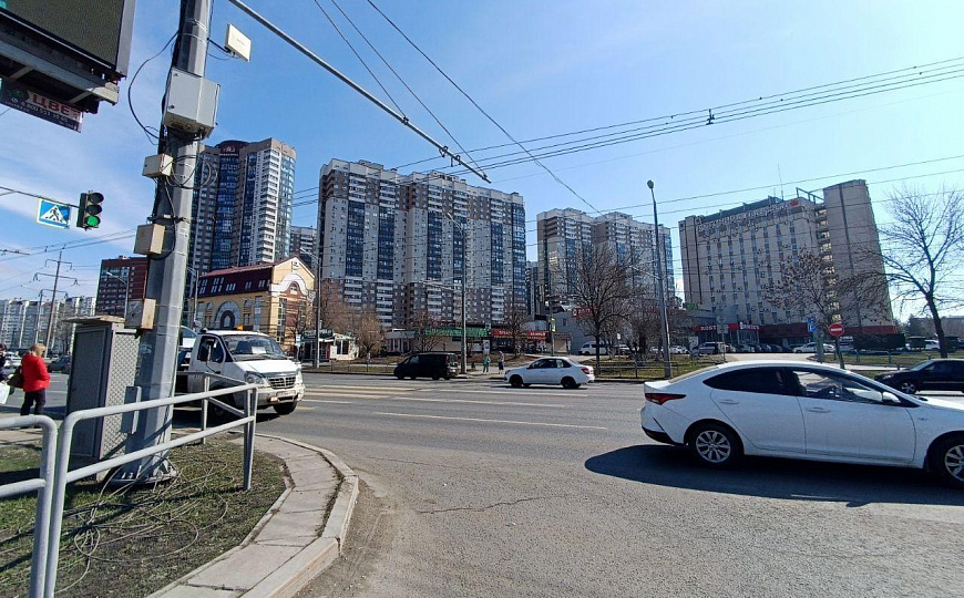 Офис 350 м² на первой линии главной магистрали города фото